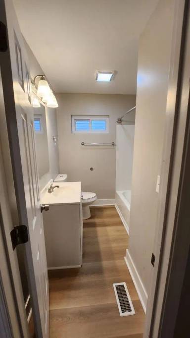 Main picture of 4630 Farrington Ave