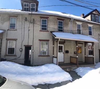 Main picture of 742 Genesee St