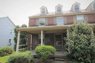 Main picture of 1078 Main St