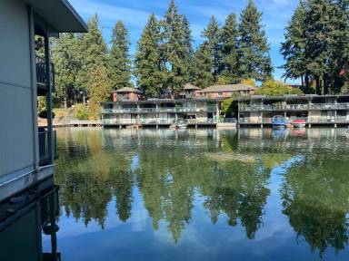 Main picture of The Villas on Lake Oswego
