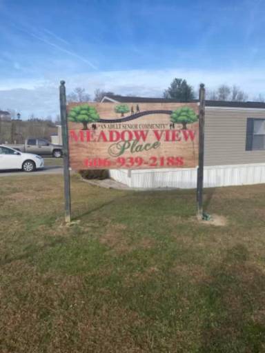 Main picture of 12 Meadowview Ln