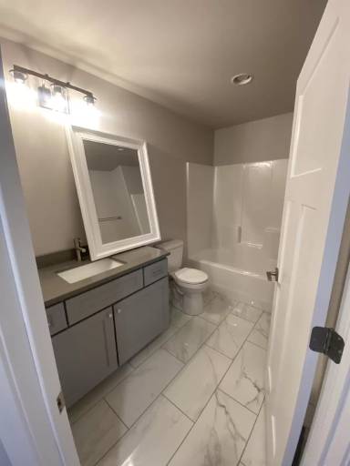 Main picture of 1308 E Oakland St