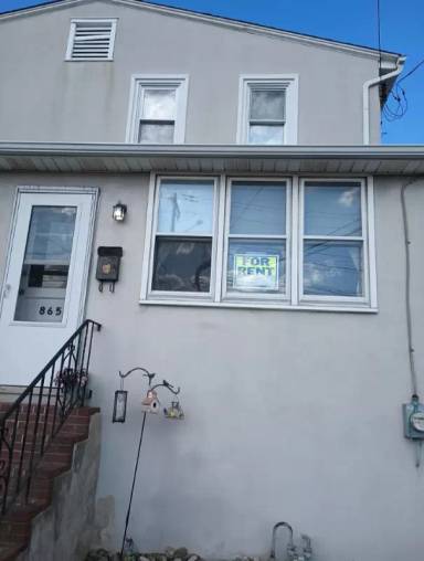 Main picture of 865 Lancaster Ave