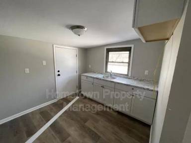Main picture of 665 E Market St