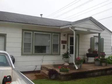 Main picture of 1002 E Campbell St