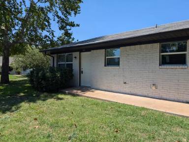 Main picture of 801 E Spring St