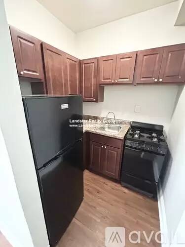 Main picture of 661 W Sheridan Rd