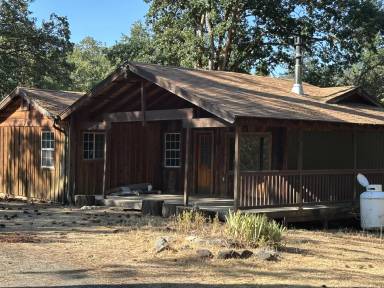Main picture of 2978 E Evans Creek Rd