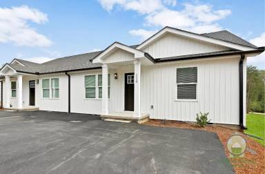 Main picture of 119 Lyman Lodge Rd