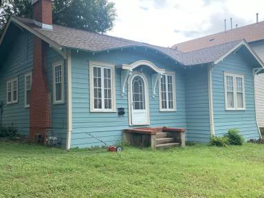 Main picture of 600 E 41st St