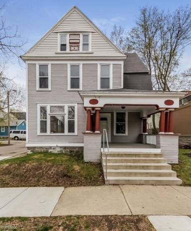 Main picture of 642 Evans St SE