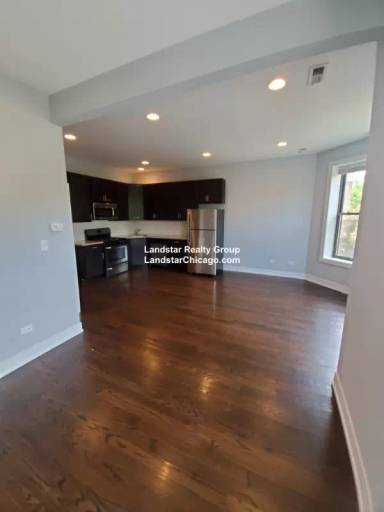 Main picture of 2215 W Rice St