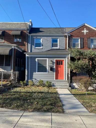 Main picture of 2328 15th St NE