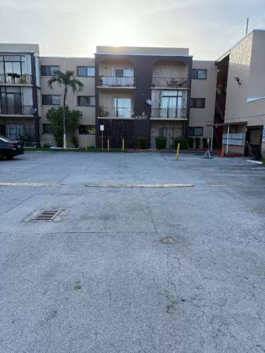 Main picture of 10851 SW 2nd St
