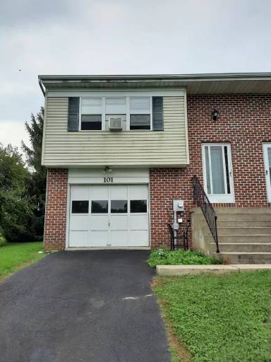 Main picture of 115 Pickwick Pl