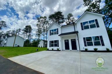 Main picture of 14 Wofford Pine Dr
