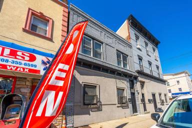 Main picture of 14 1st St