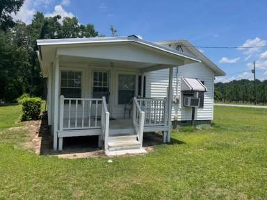 Main picture of 2548 British Rd