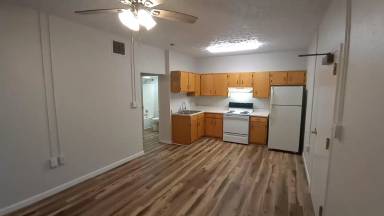 Main picture of 137 E Main St