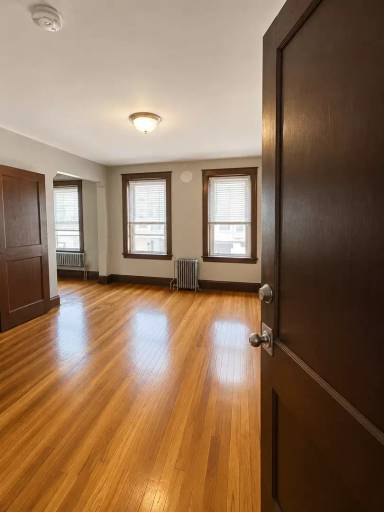 Main picture of 182 Lafayette St