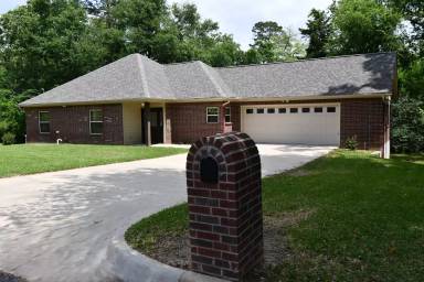 Main picture of 2708 Terrace Ln