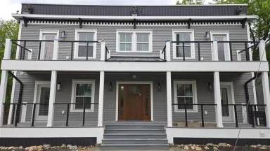 Main picture of 800 Douglas St NW