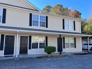 Main picture of 11 Alice Ln