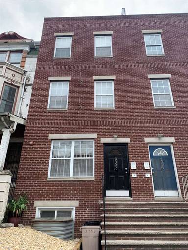 Main picture of 2356 N Park Ave