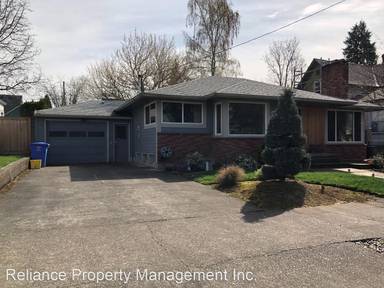 Main picture of 1900 SE 35th Pl