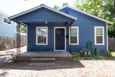 Main picture of 827 Gullett St