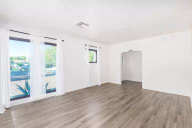 Main picture of 4613 N 11th Pl