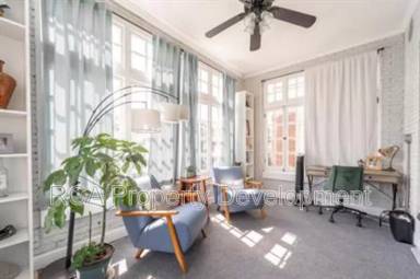 Main picture of 2154 N Delaware St