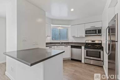 Main picture of 810 Crenshaw Blvd