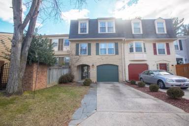 Main picture of 9736 Duffer Way