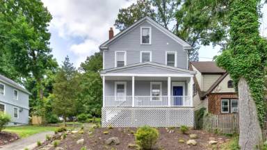 Main picture of 31 Lowell Ave