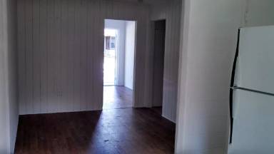 Main picture of 10 W Herrick Dr