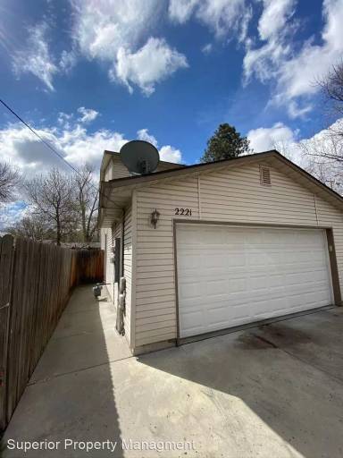 Main picture of 2221 S Pacific St