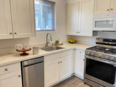 Main picture of 2538 Highland Ave