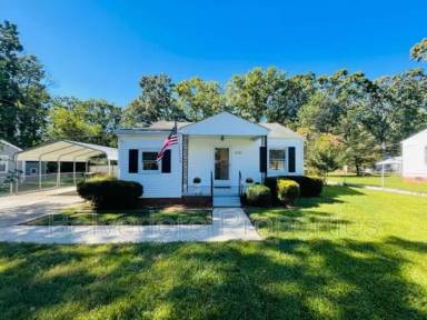 Main picture of 2721 Stratford Dr