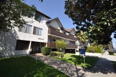 Main picture of 15049 Burbank Blvd