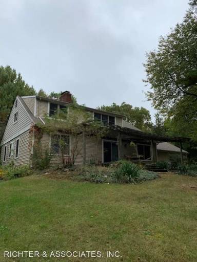 Main picture of 3913 Green Hills Dr