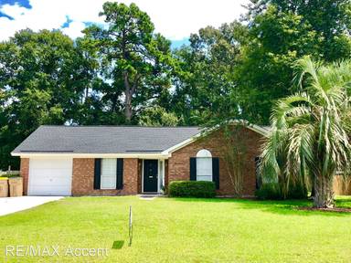 Main picture of 15 Lewis Dr