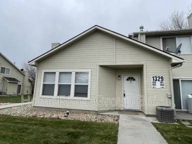 Main picture of 1329 N Stephanie Ln