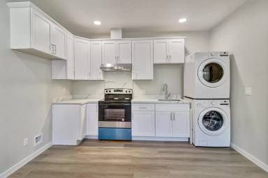 Main picture of 246 Leo Ave