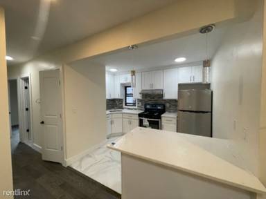 Main picture of 372 E 32nd St