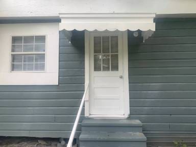 Main picture of 125 1/2 Stevens St