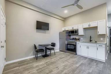 Main picture of 914 Alexander Rd