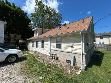 Main picture of 2909 W John St