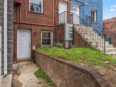Main picture of 1812 Benning Rd NE