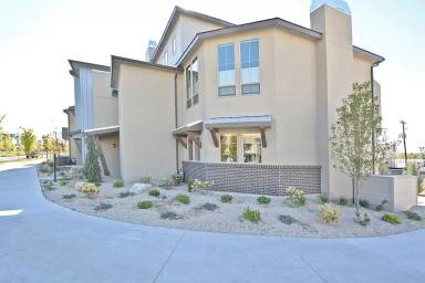 Main picture of 3741 E Parkcenter Blvd